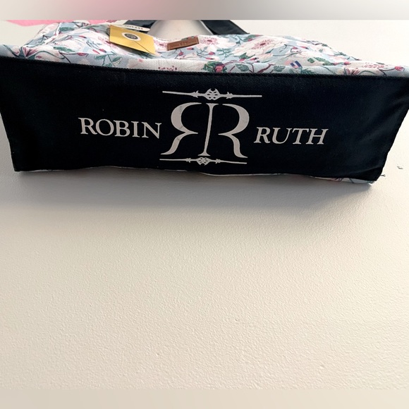 Boston Canvas Tote - Robin Ruth - Picture 2 of 3